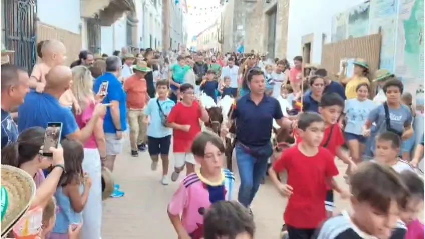 Encierro de Minibueyes en el Día del Niño de Lumbrales / INFOTUR