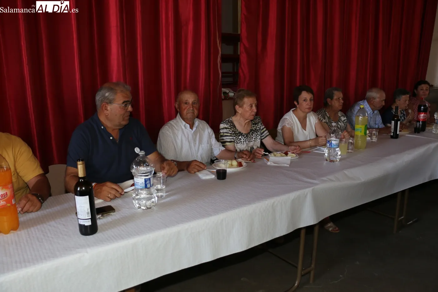 Convite de homenaje a los mayores en Peralejos de Abajo / CORRAL