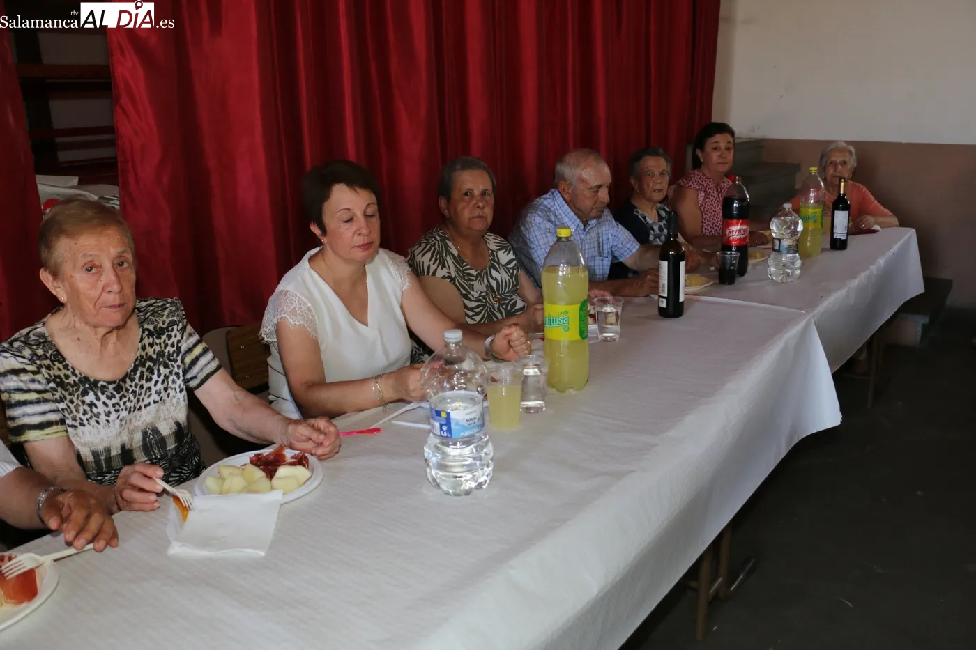 Convite de homenaje a los mayores en Peralejos de Abajo / CORRAL