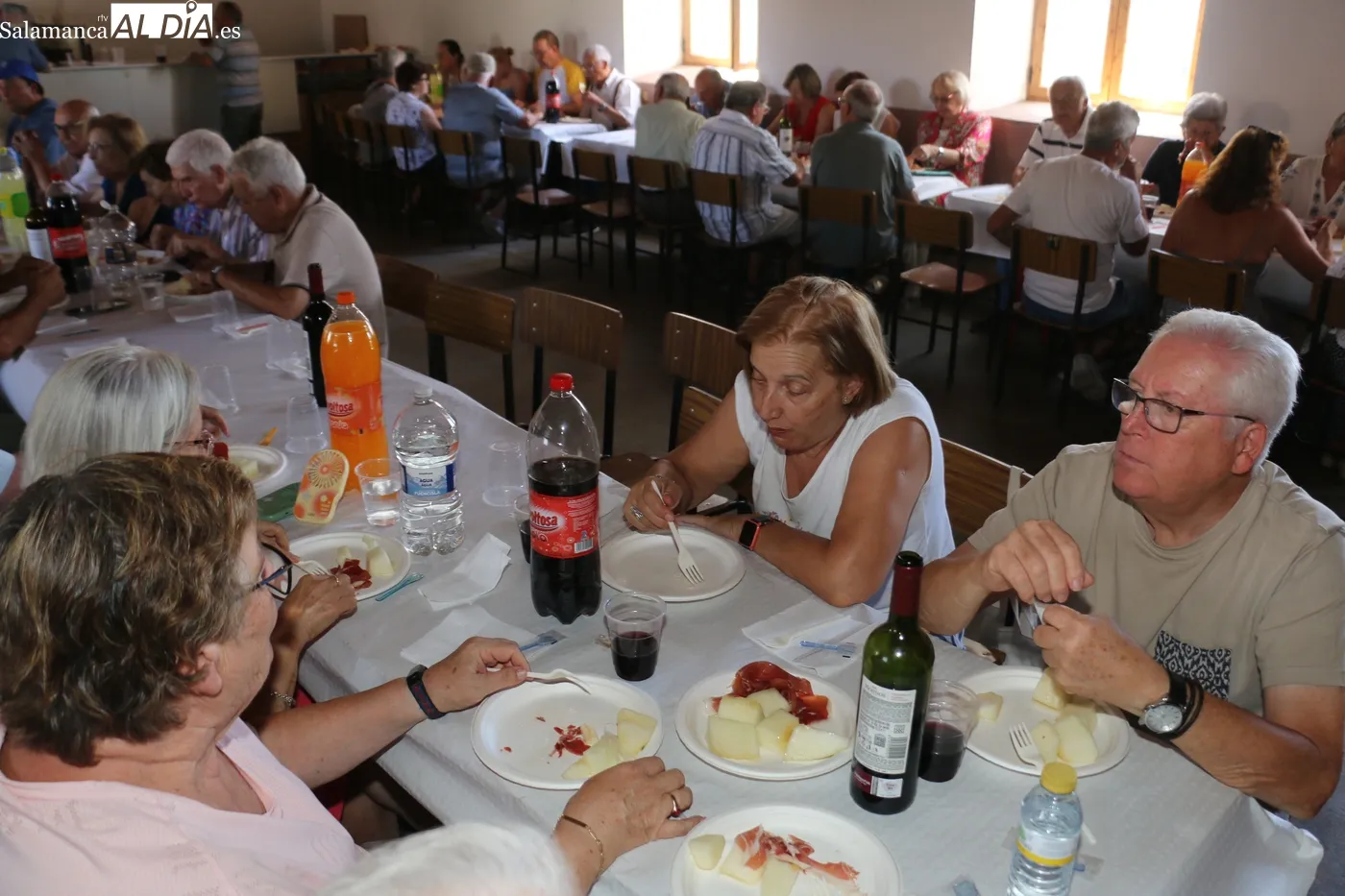 Convite de homenaje a los mayores en Peralejos de Abajo / CORRAL