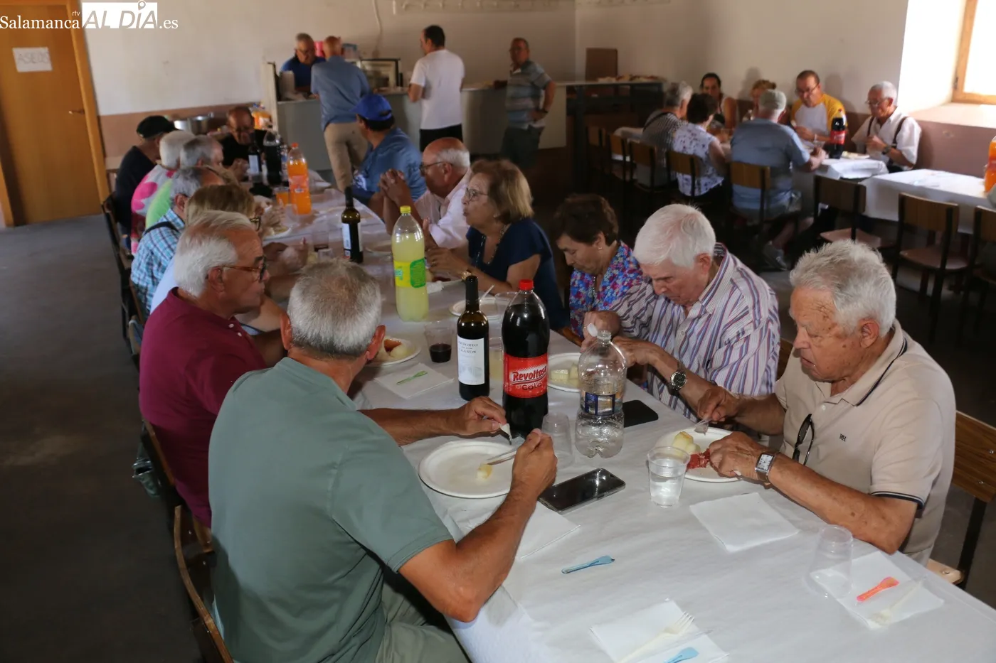 Convite de homenaje a los mayores en Peralejos de Abajo / CORRAL