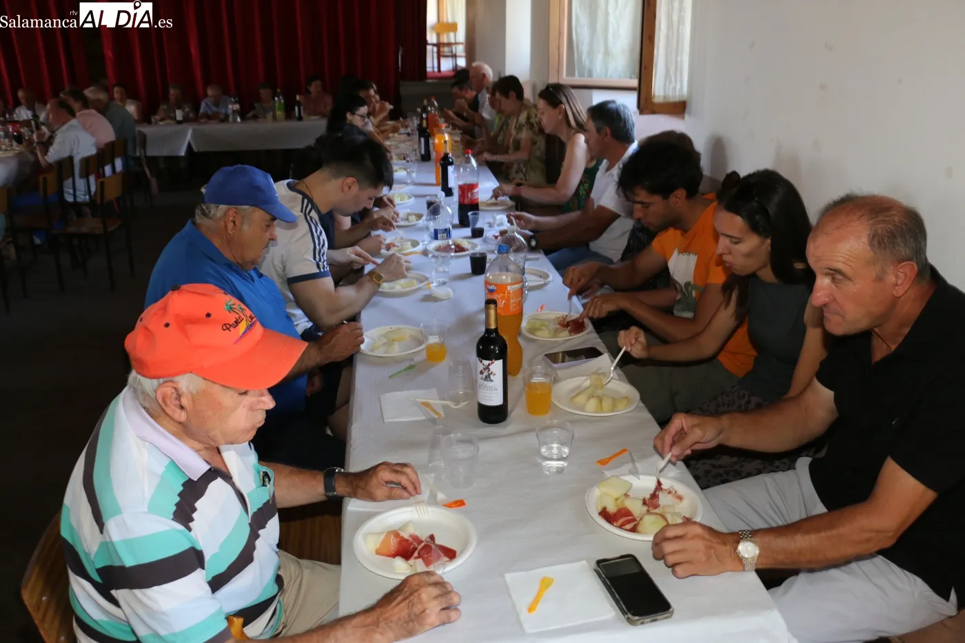 Convite de homenaje a los mayores en Peralejos de Abajo / CORRAL