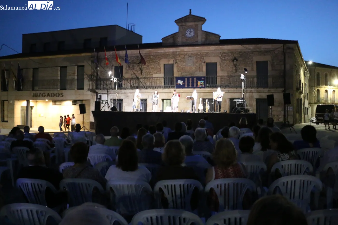 Actuación de Tierra Castellana Folk en Vitigudino / CORRAL