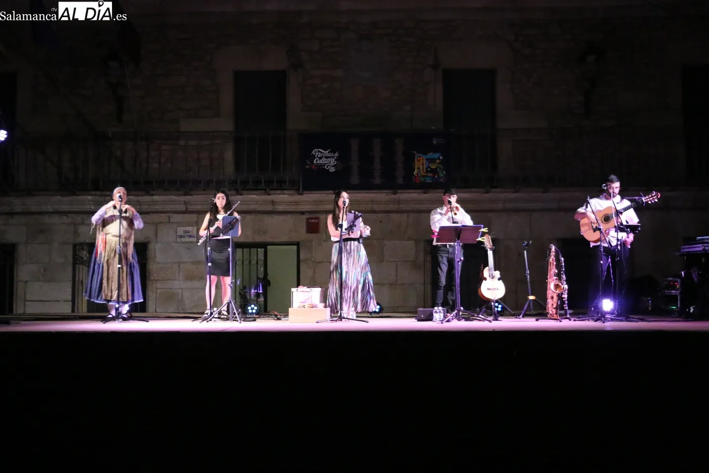 Actuación de Tierra Castellana Folk en Vitigudino / CORRAL