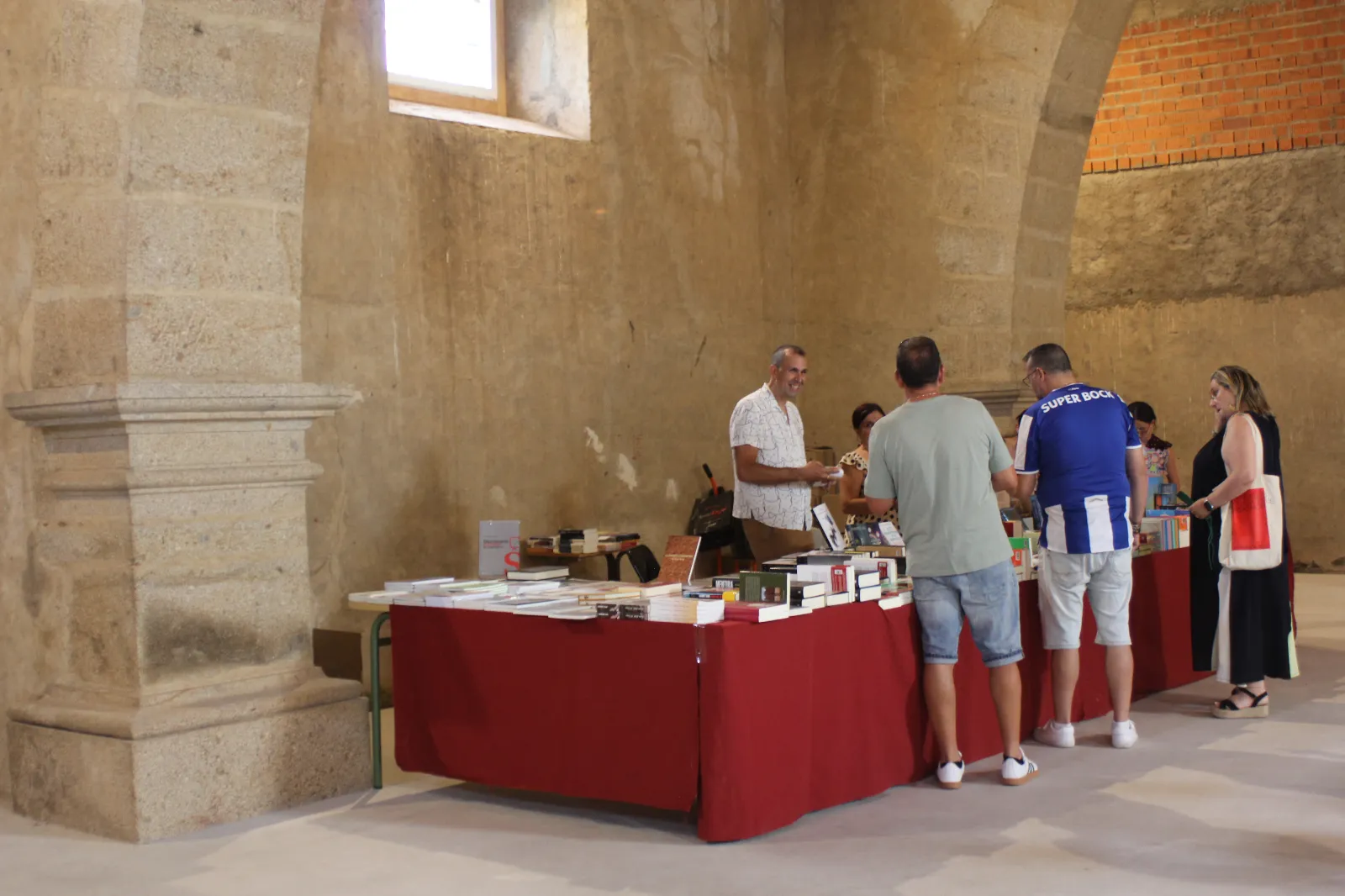 La Feria del Libro de Tamames se afianza con la celebración de su tercera edición | FOTOS: Fernando Sánchez Gómez