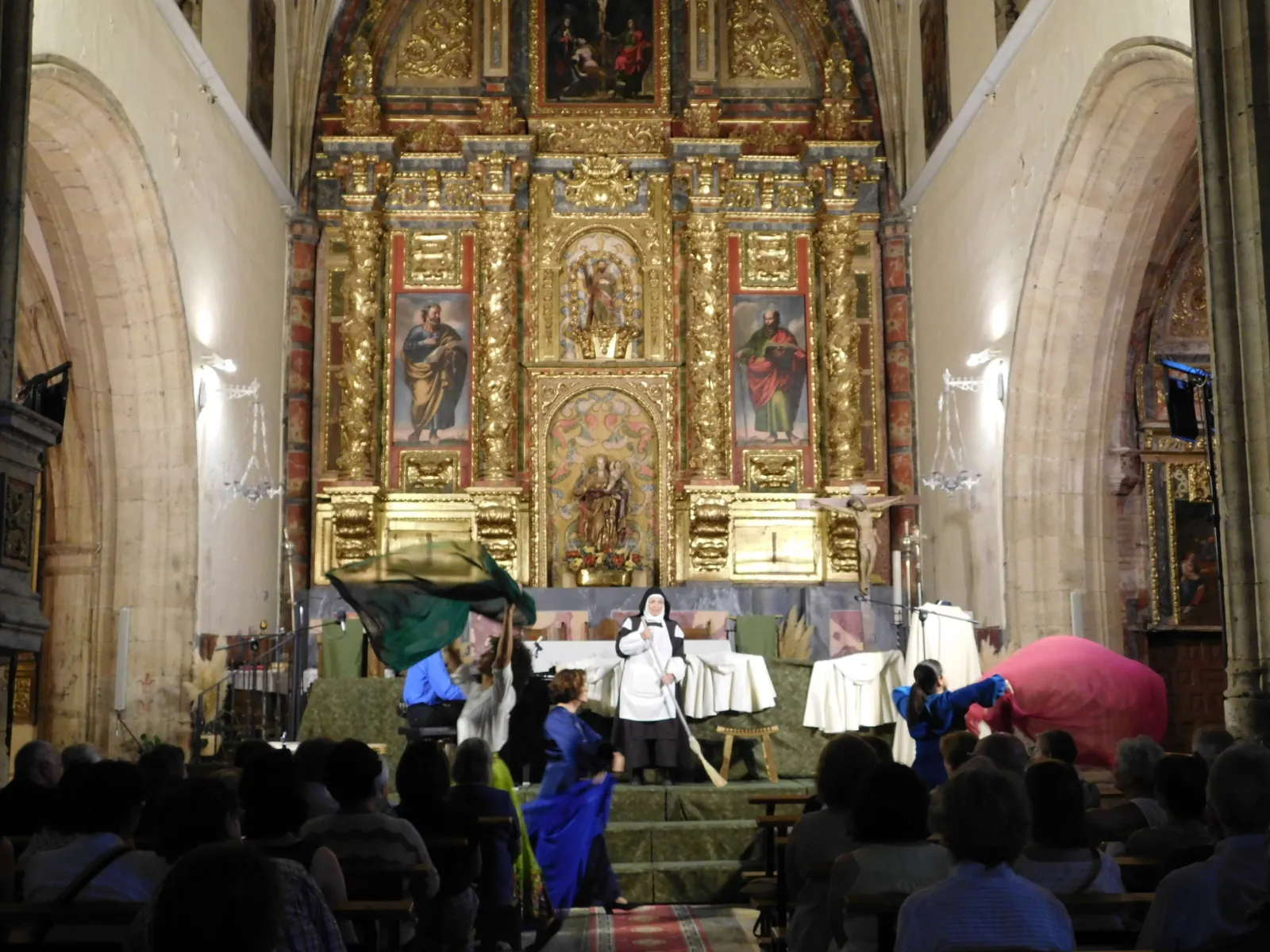 Foto 9 - Palaciosrubios abre sus fiestas reuniendo a todo un pueblo en torno a &lsquo;Juan, el esp&iacute;ritu del amor&rsquo;