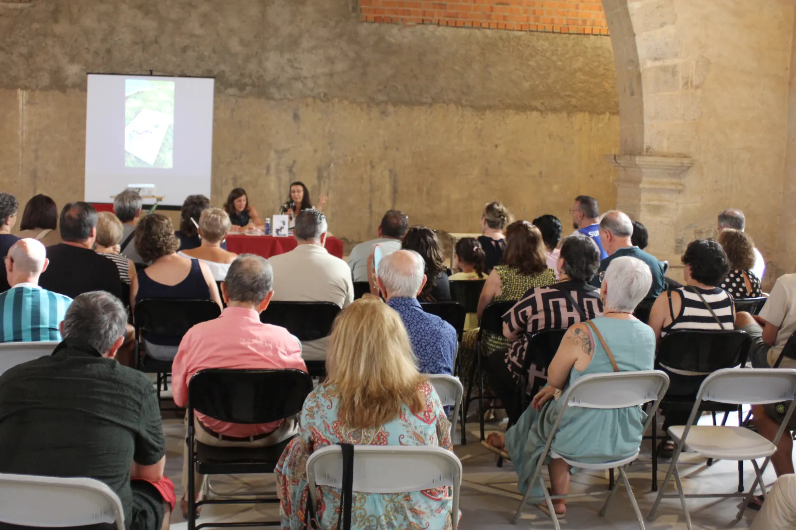 La Feria del Libro de Tamames se afianza con la celebración de su tercera edición | FOTOS: Fernando Sánchez Gómez