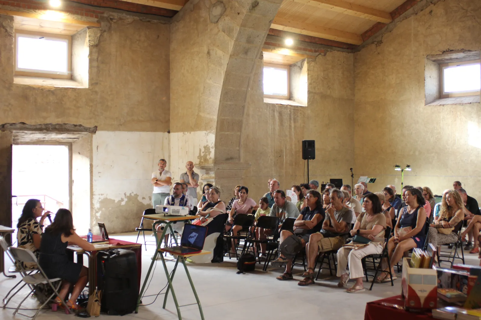 La Feria del Libro de Tamames se afianza con la celebración de su tercera edición | FOTOS: Fernando Sánchez Gómez