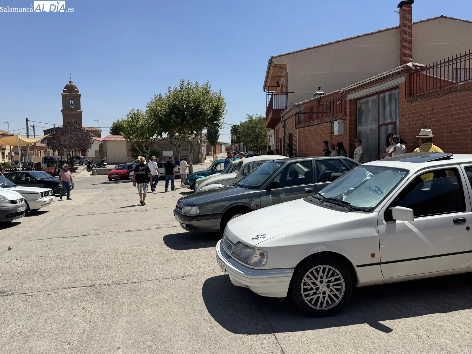 Foto 11 - Los veh&iacute;culos cl&aacute;sicos toman las calles de Cantaracillo