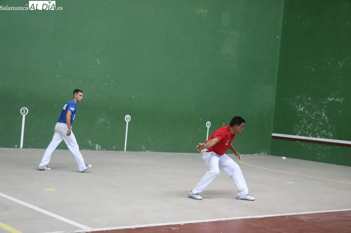 Partido de pelota a mano y homenaje a Manuel Fernández en el frontón de Vitigudino / ARIAS
