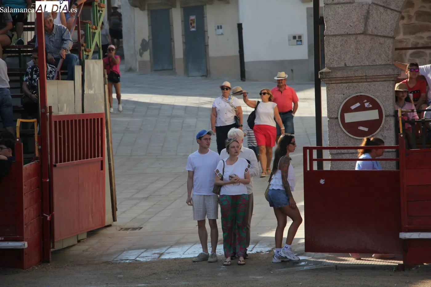 Rápido encierro de La Campana en Villarino de los Aires / M.C. Y MARIBEL SÁNCHEZ