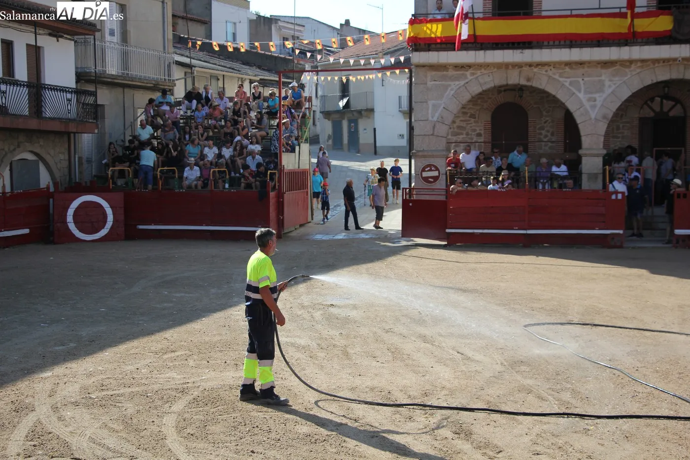 Rápido encierro de La Campana en Villarino de los Aires / M.C. Y MARIBEL SÁNCHEZ