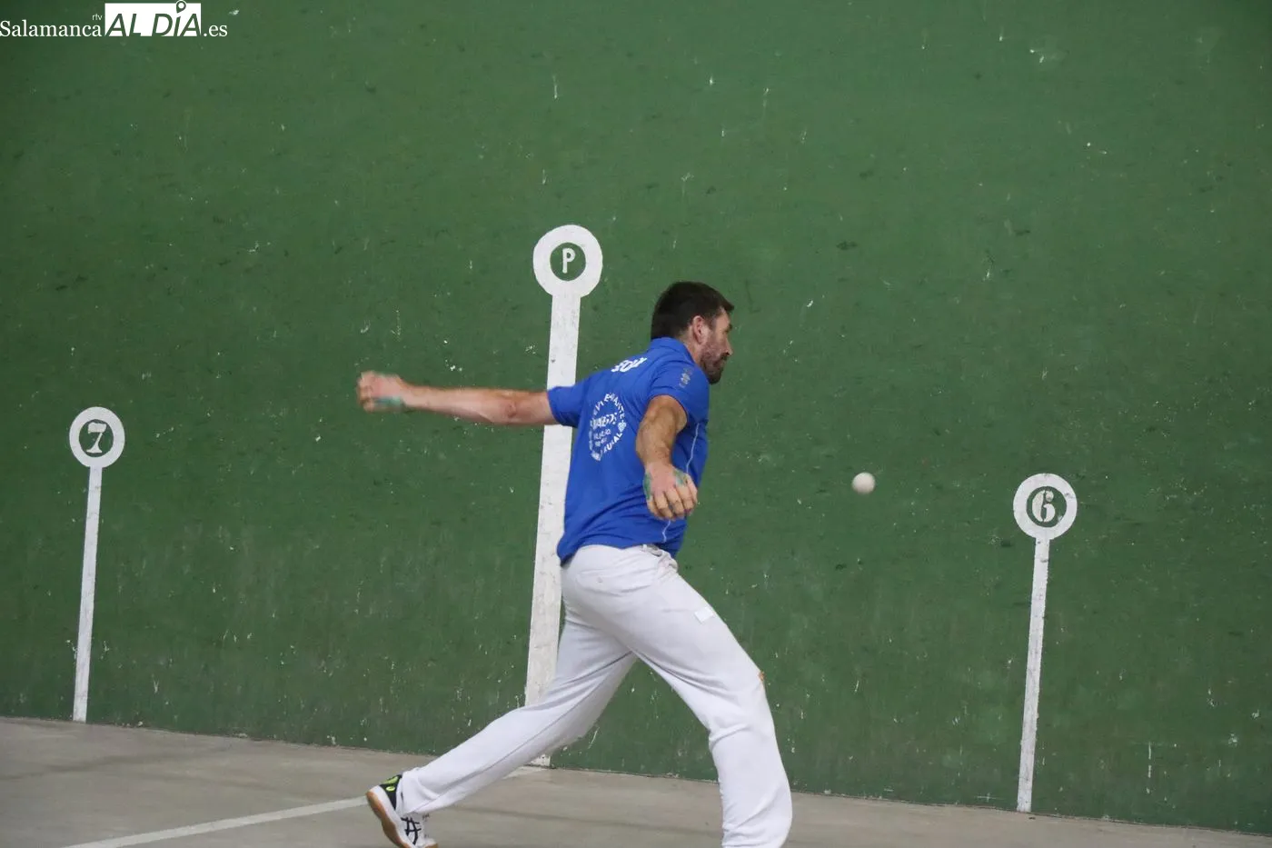 Partido de pelota a mano y homenaje a Manuel Fernández en el frontón de Vitigudino / ARIAS