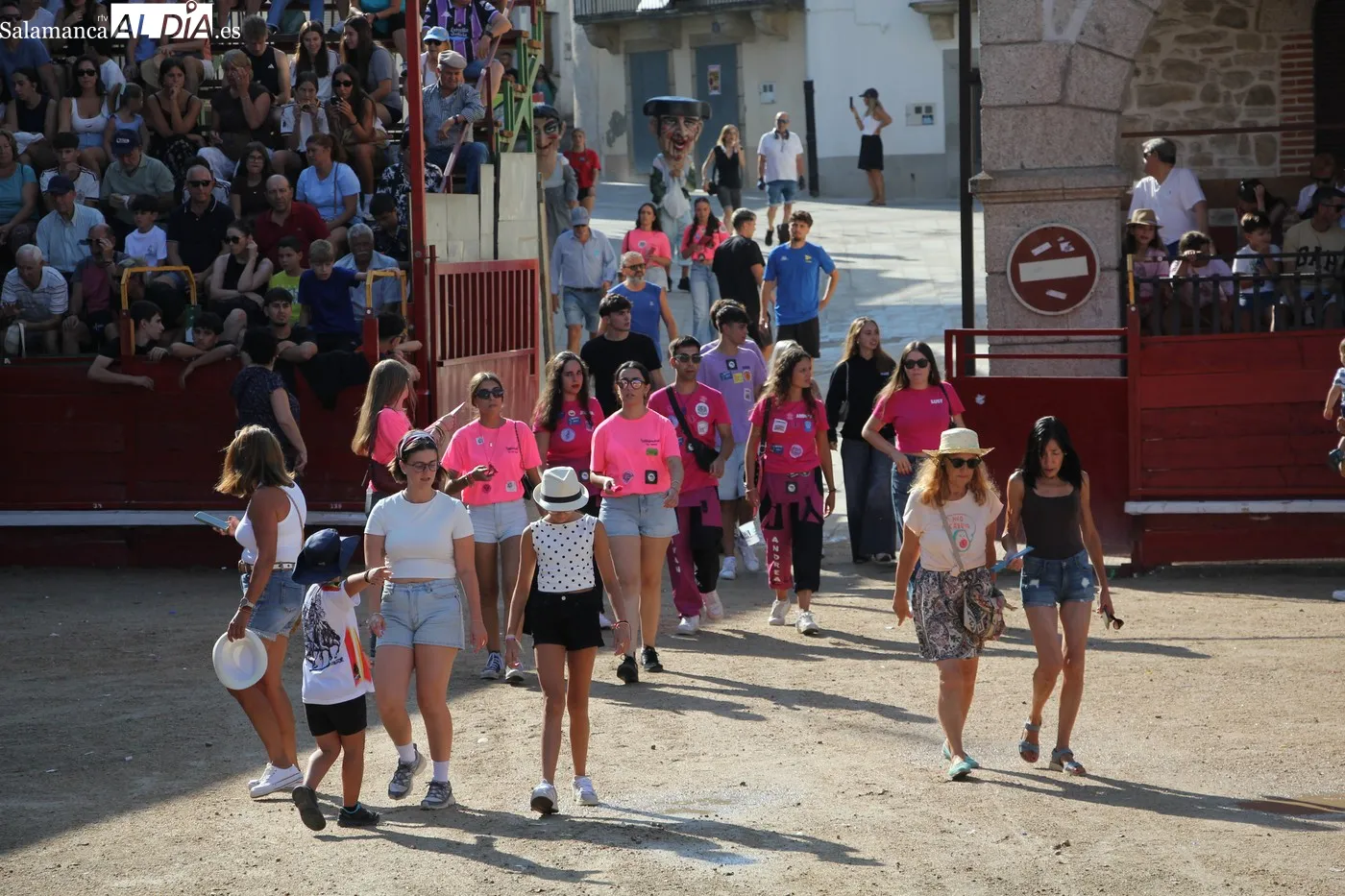 Rápido encierro de La Campana en Villarino de los Aires / M.C. Y MARIBEL SÁNCHEZ