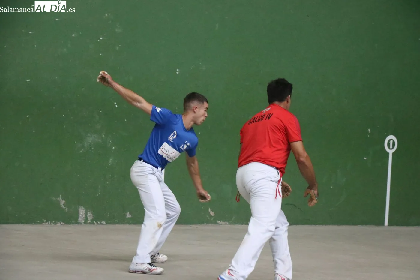 Partido de pelota a mano y homenaje a Manuel Fernández en el frontón de Vitigudino / ARIAS