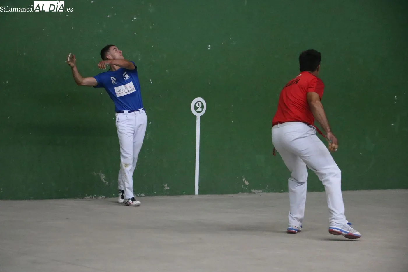 Partido de pelota a mano y homenaje a Manuel Fernández en el frontón de Vitigudino / ARIAS