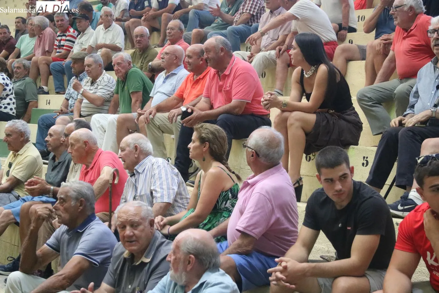 Partido de pelota a mano y homenaje a Manuel Fernández en el frontón de Vitigudino / ARIAS