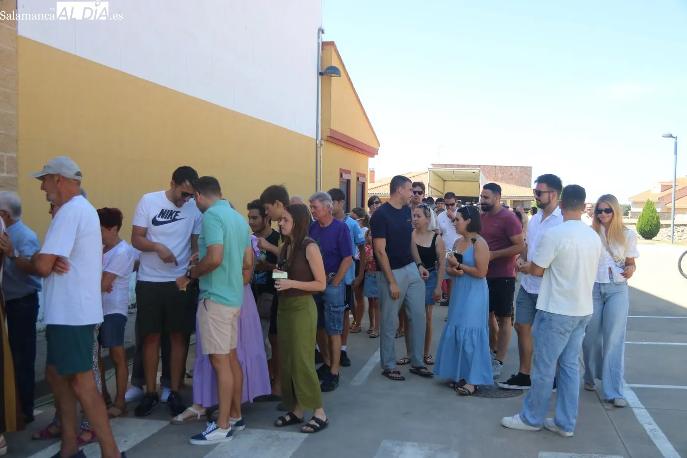 Comida popular en el pabellón municipal de Sardón de los Frailes / ARIAS