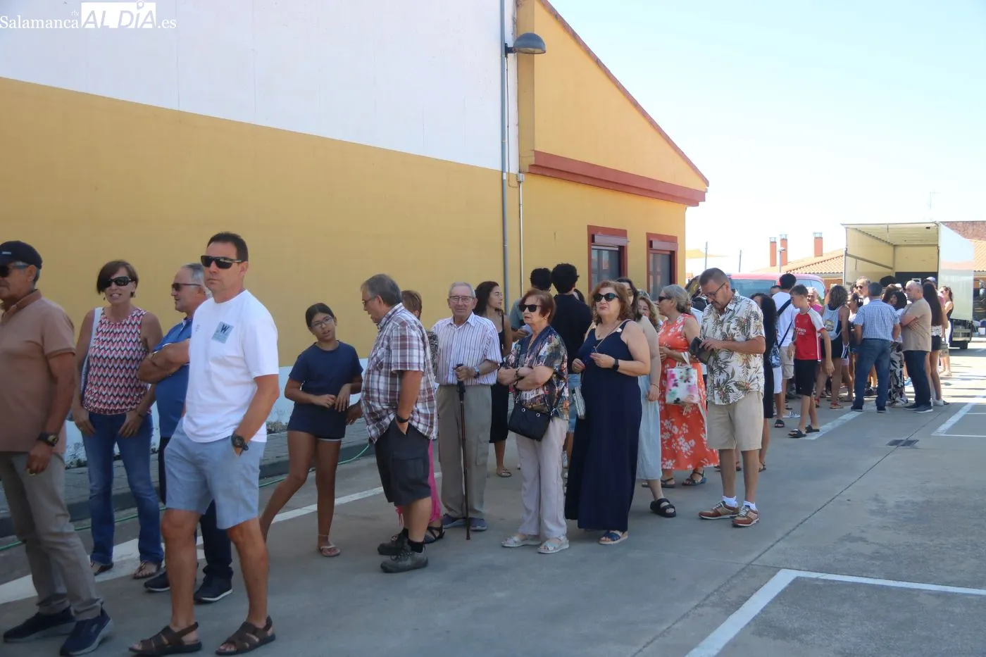 Comida popular en el pabellón municipal de Sardón de los Frailes / ARIAS