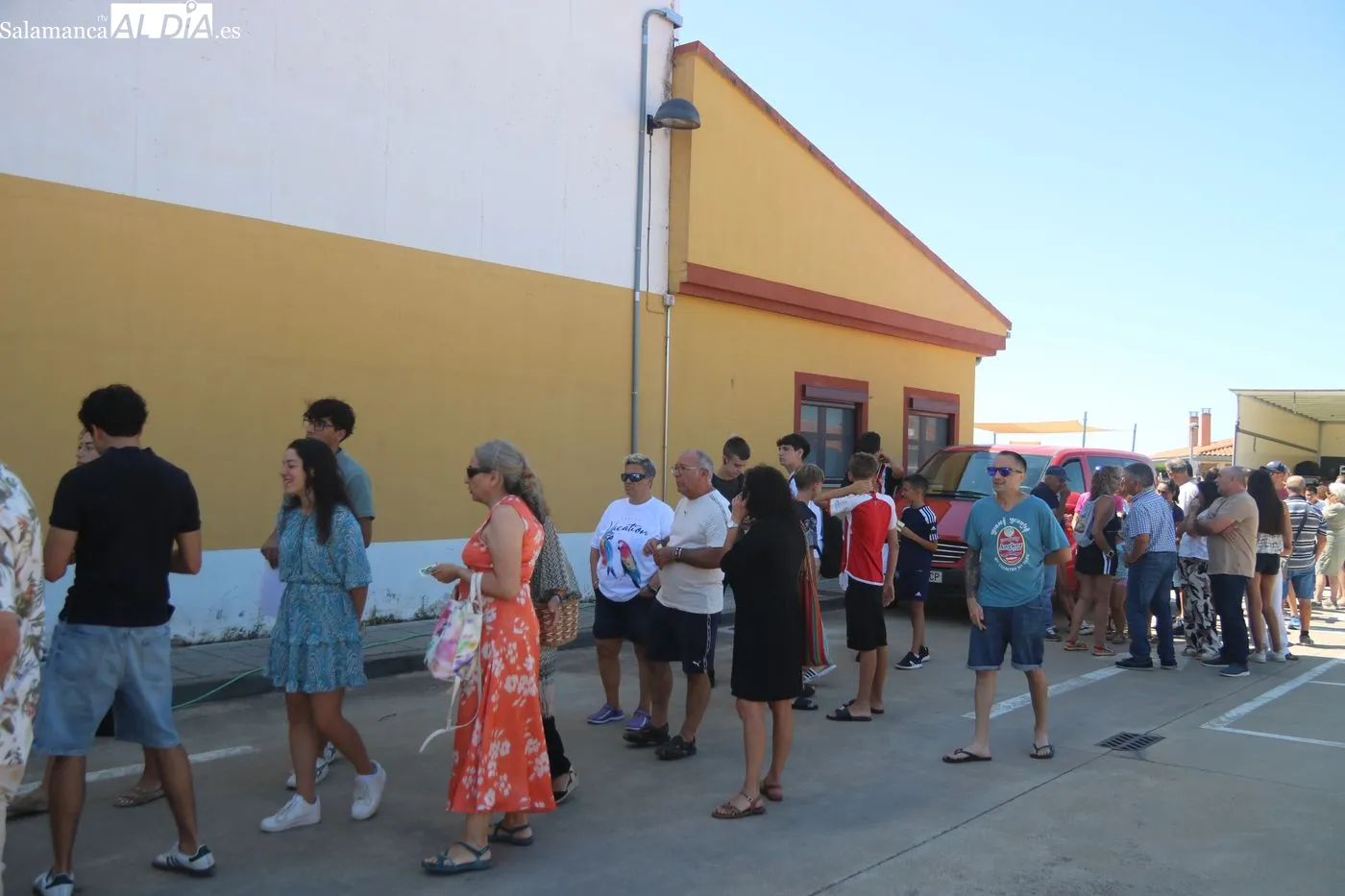 Comida popular en el pabellón municipal de Sardón de los Frailes / ARIAS
