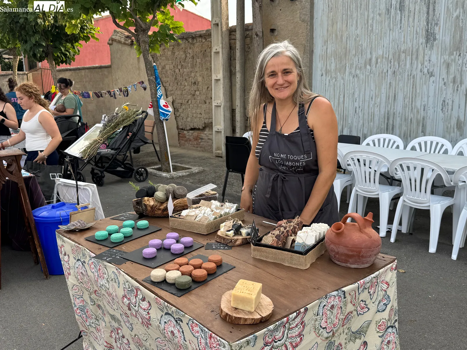 Foto 3 - La III Feria Artesana y de Alimentaci&oacute;n re&uacute;ne a multitud de vecinos y visitantes en El Campo de Pe&ntilde;aranda