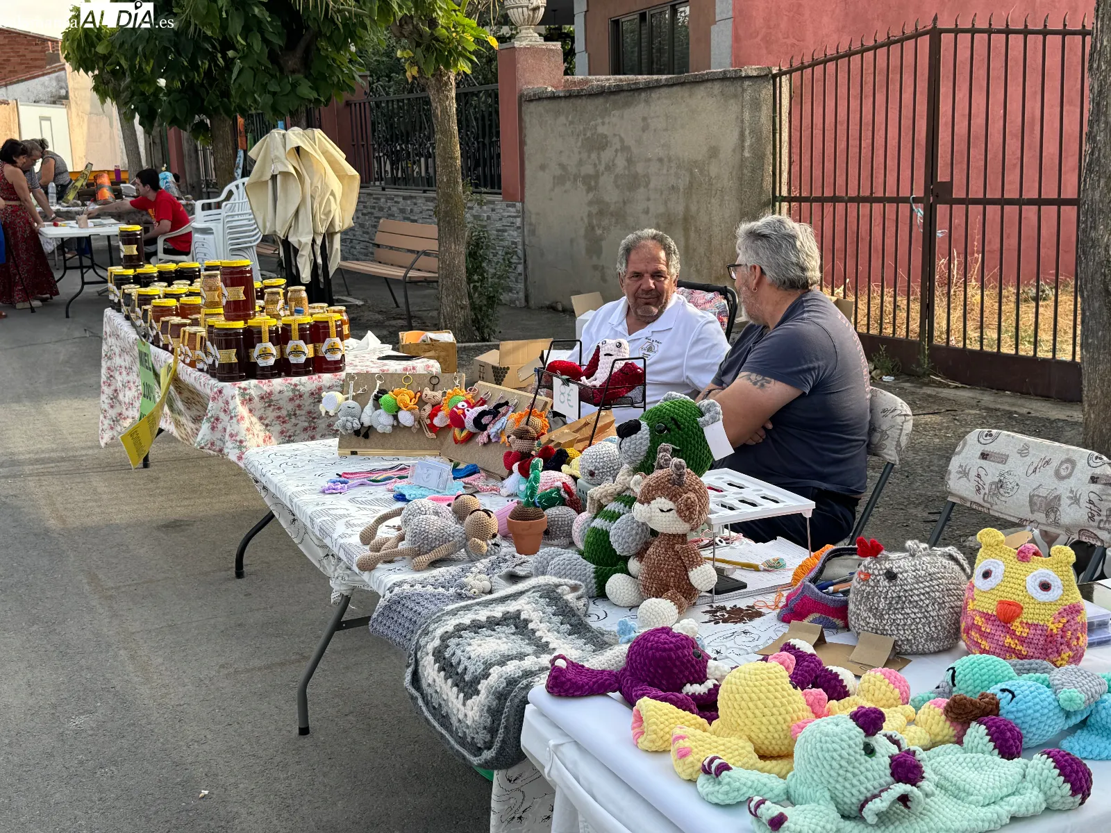 Foto 4 - La III Feria Artesana y de Alimentaci&oacute;n re&uacute;ne a multitud de vecinos y visitantes en El Campo de Pe&ntilde;aranda