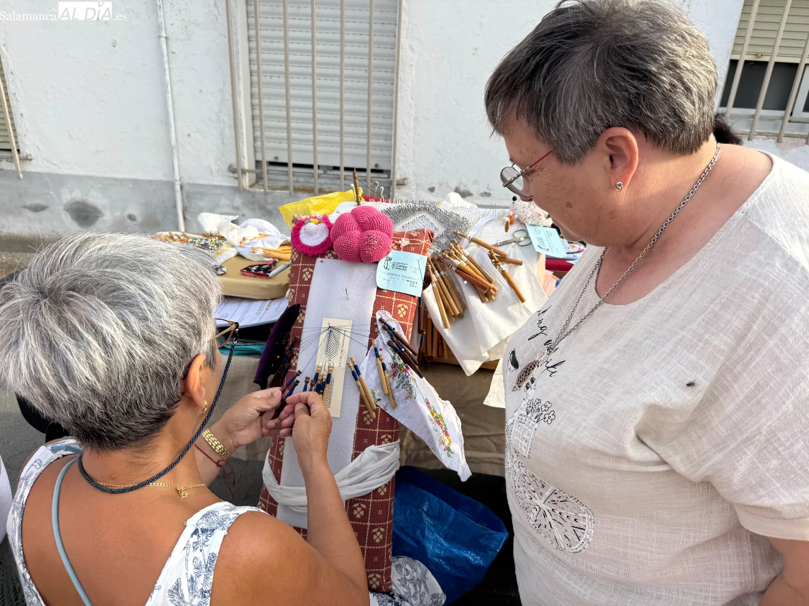 Foto 6 - La III Feria Artesana y de Alimentaci&oacute;n re&uacute;ne a multitud de vecinos y visitantes en El Campo de Pe&ntilde;aranda