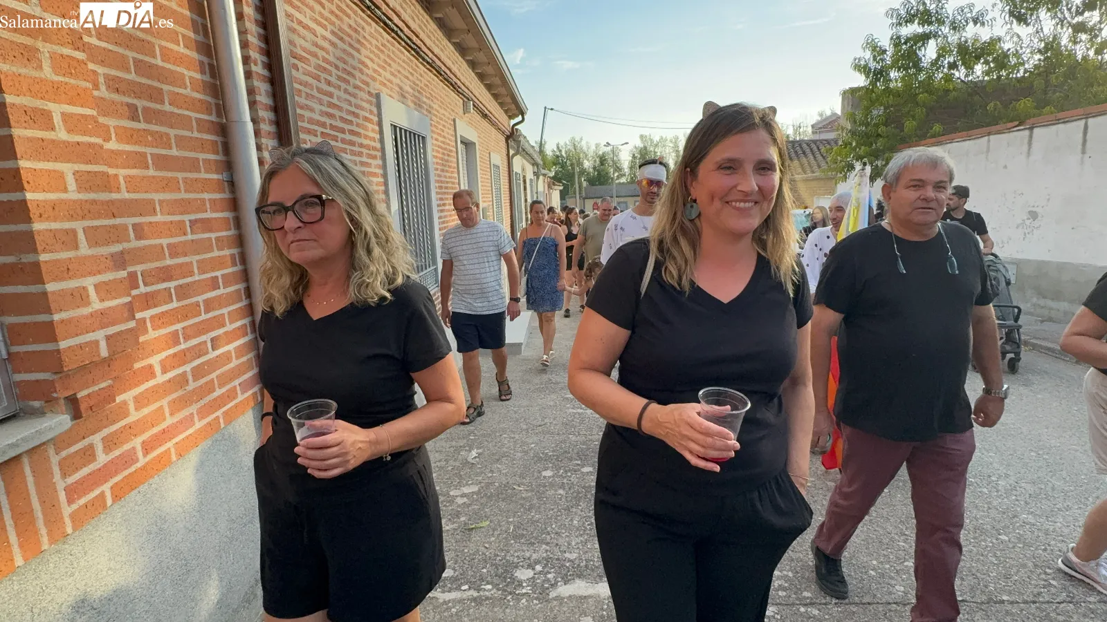 Foto 2 - Las pe&ntilde;as toman Cantaracillo para dar un multitudinario y colorido pistoletazo de salida a sus d&iacute;as grandes