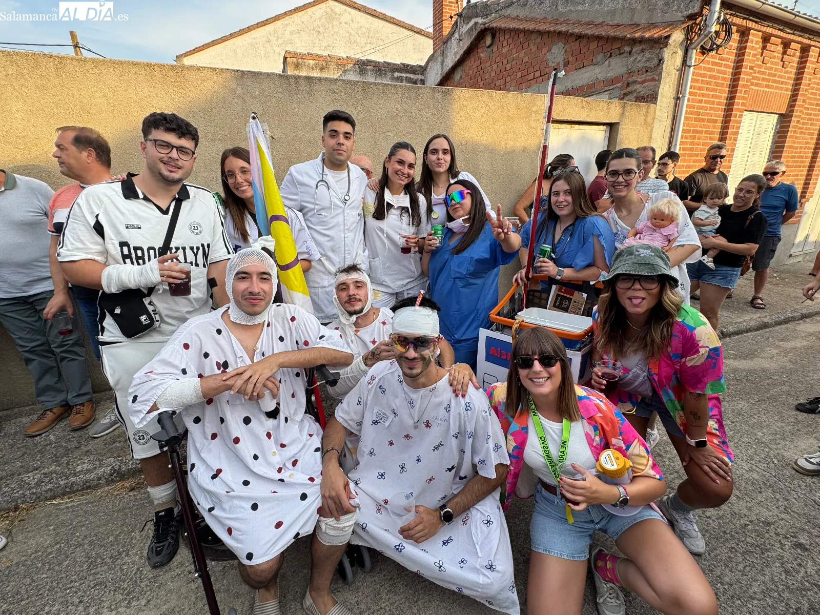 Foto 10 - Las pe&ntilde;as toman Cantaracillo para dar un multitudinario y colorido pistoletazo de salida a sus d&iacute;as grandes