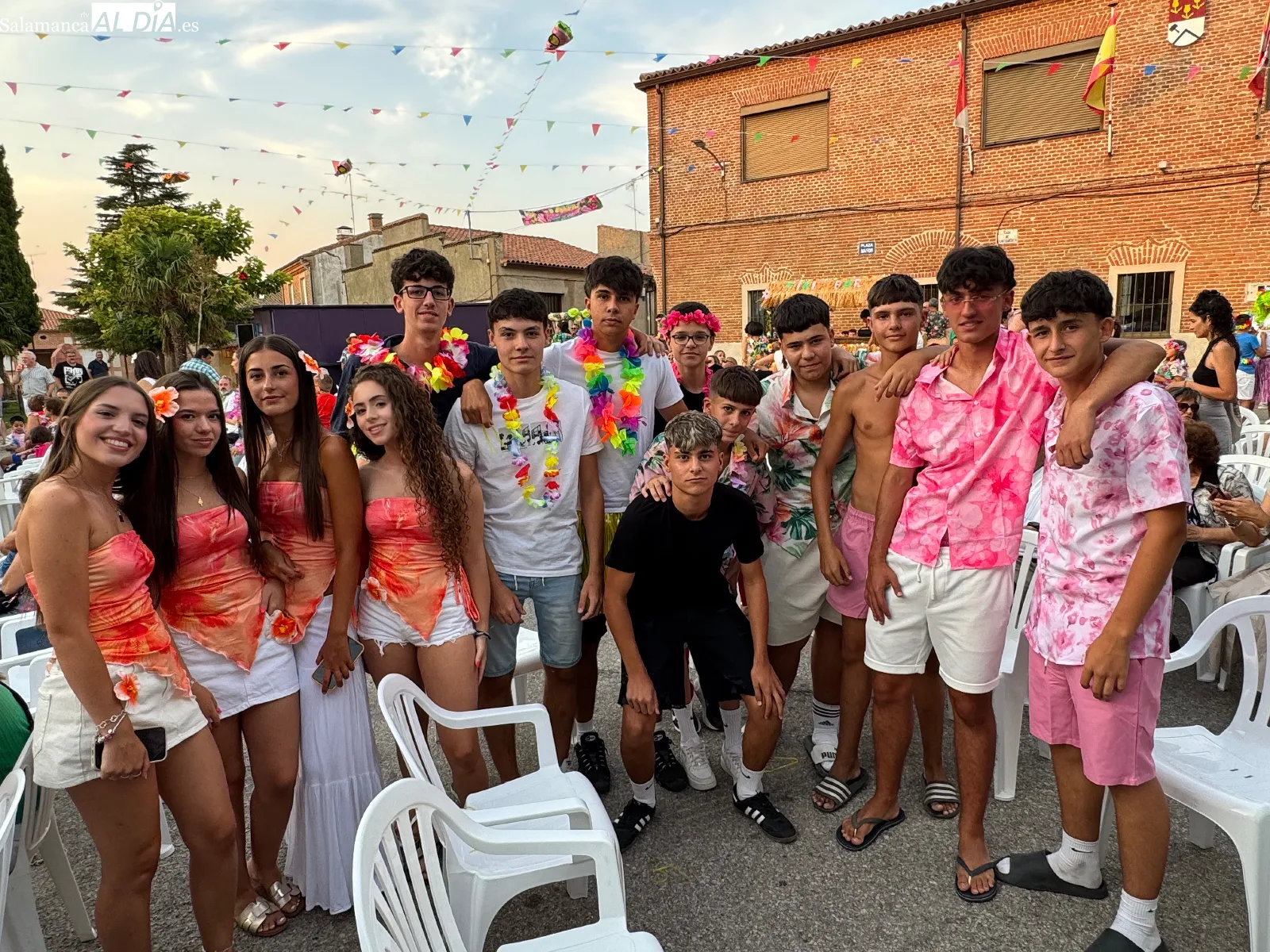 Foto 6 - Aldeaseca de la Frontera se viste de hawaiana para dar un colorido comienzo a sus fiestas de la Asunci&oacute;n