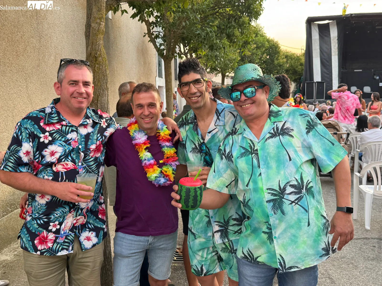 Foto 2 - Aldeaseca de la Frontera se viste de hawaiana para dar un colorido comienzo a sus fiestas de la Asunci&oacute;n