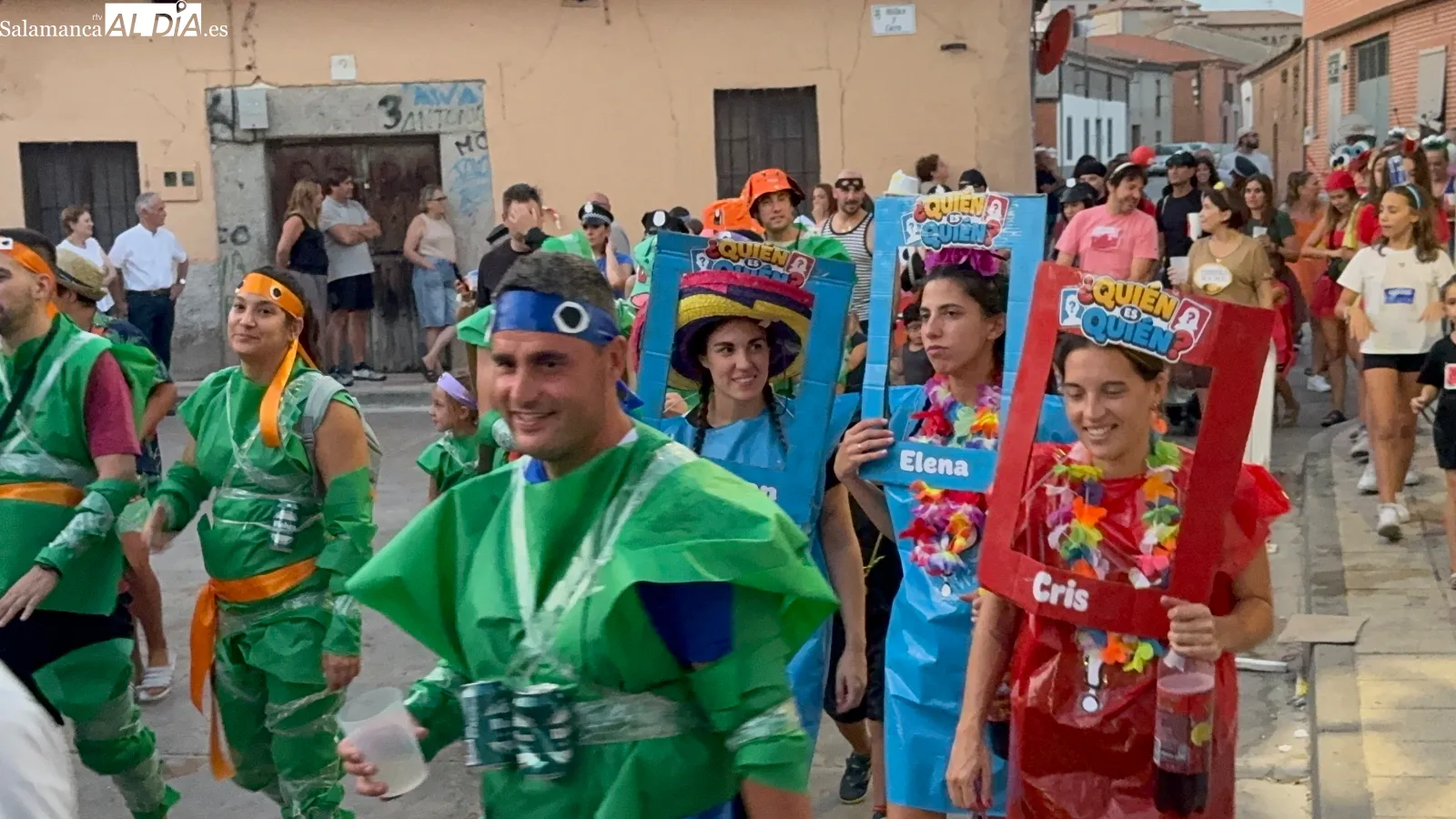 Foto 7 - Color, m&uacute;sica y mucho baile para dar una masiva bienvenida a las fiestas de San Roque en Macotera