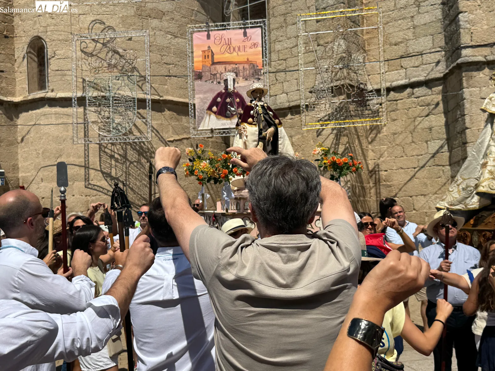 Foto 5 - Macotera se entrega a San Roque en su hist&oacute;rica y multitudinaria procesi&oacute;n