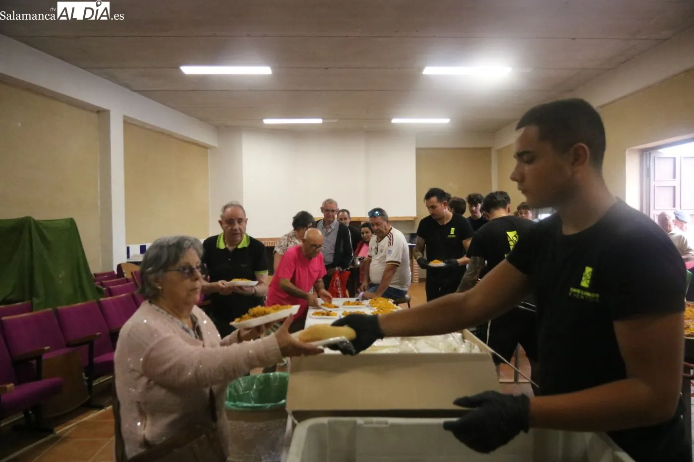 Paellada popular solidaria de Cipérez / ARIAS