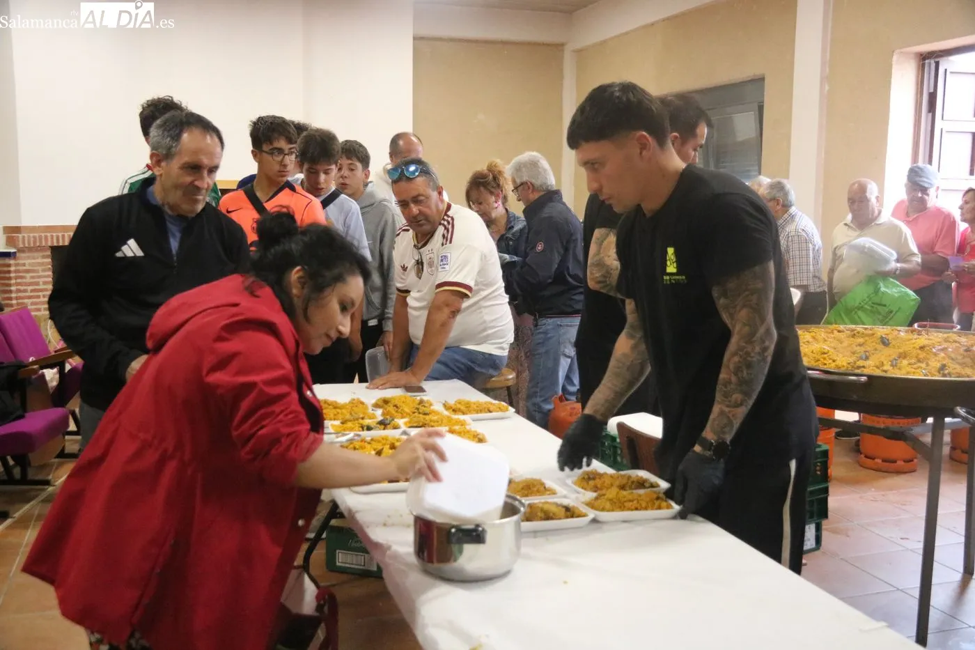 Paellada popular solidaria de Cipérez / ARIAS