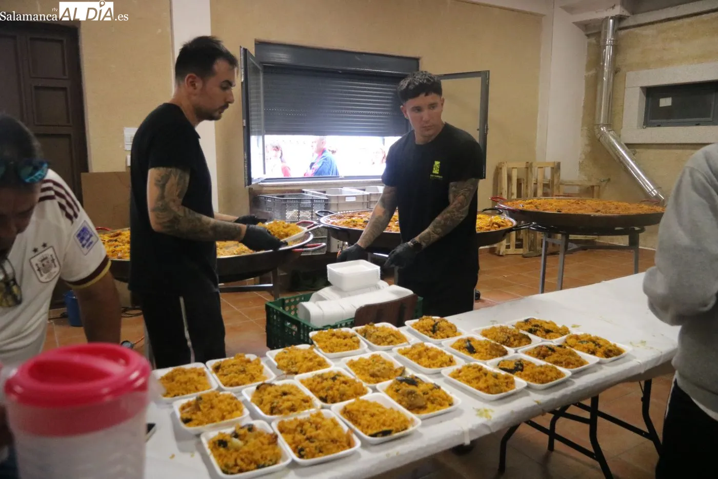 Paellada popular solidaria de Cipérez / ARIAS