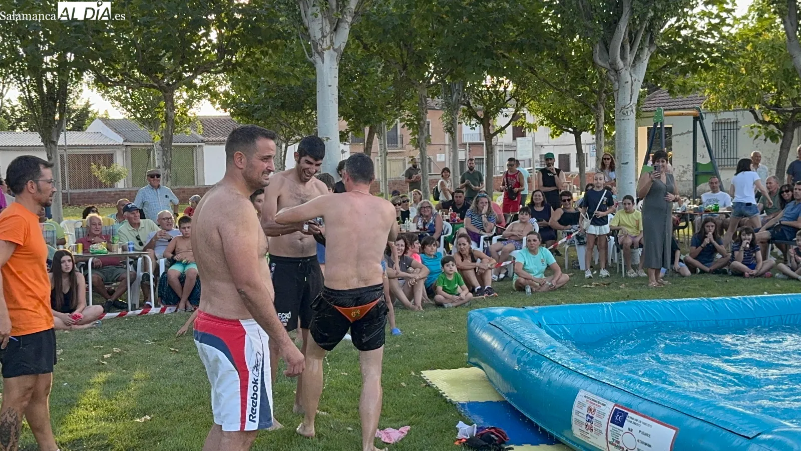 Foto 8 - Carcajadas y ovaciones en la divertida gincana de pe&ntilde;as de Aldeaseca