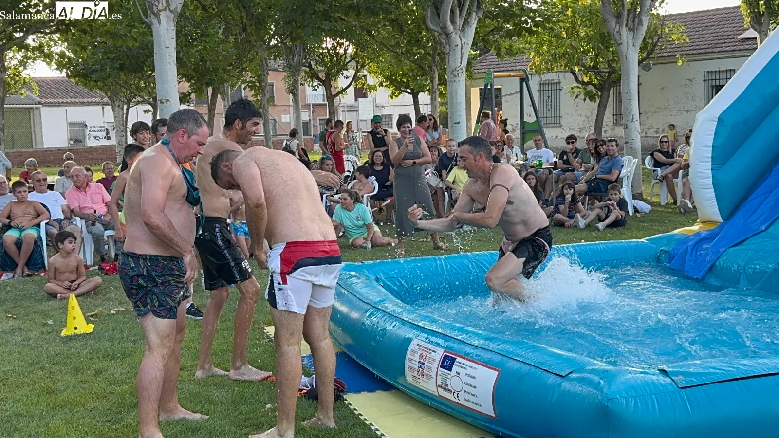 Carcajadas y ovaciones en la divertida gincana de peñas de Aldeaseca