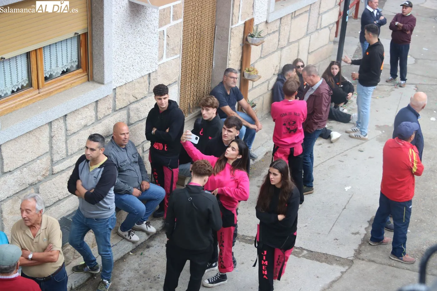 Un primer encierro a caballo en Aldeadávila marcado por leves lluvias y contratiempos en la suelta de toros / ARIAS