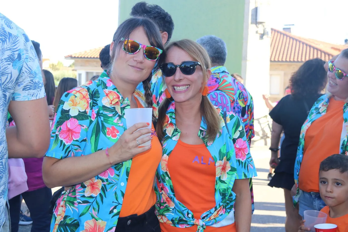 La penúltima jornada de fiestas de las Madrinas termina con charanga y pelota a mano / ARIAS