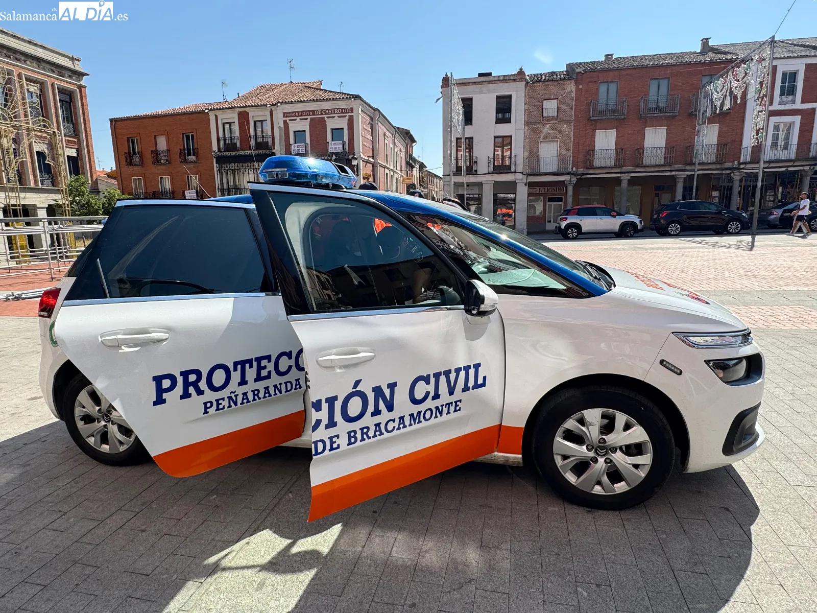 Foto 4 - El Ayuntamiento dota de un coche reacondicionado a Protecci&oacute;n Civil, con las Ferias y Fiestas como puesta en marcha