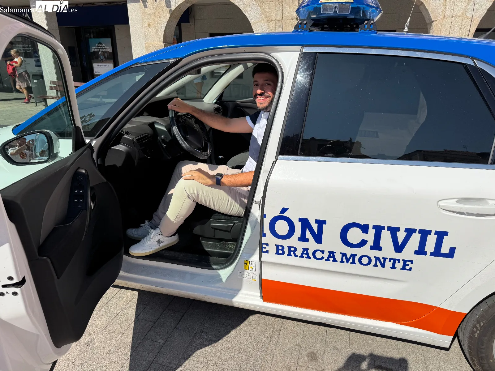 Foto 2 - El Ayuntamiento dota de un coche reacondicionado a Protecci&oacute;n Civil, con las Ferias y Fiestas como puesta en marcha