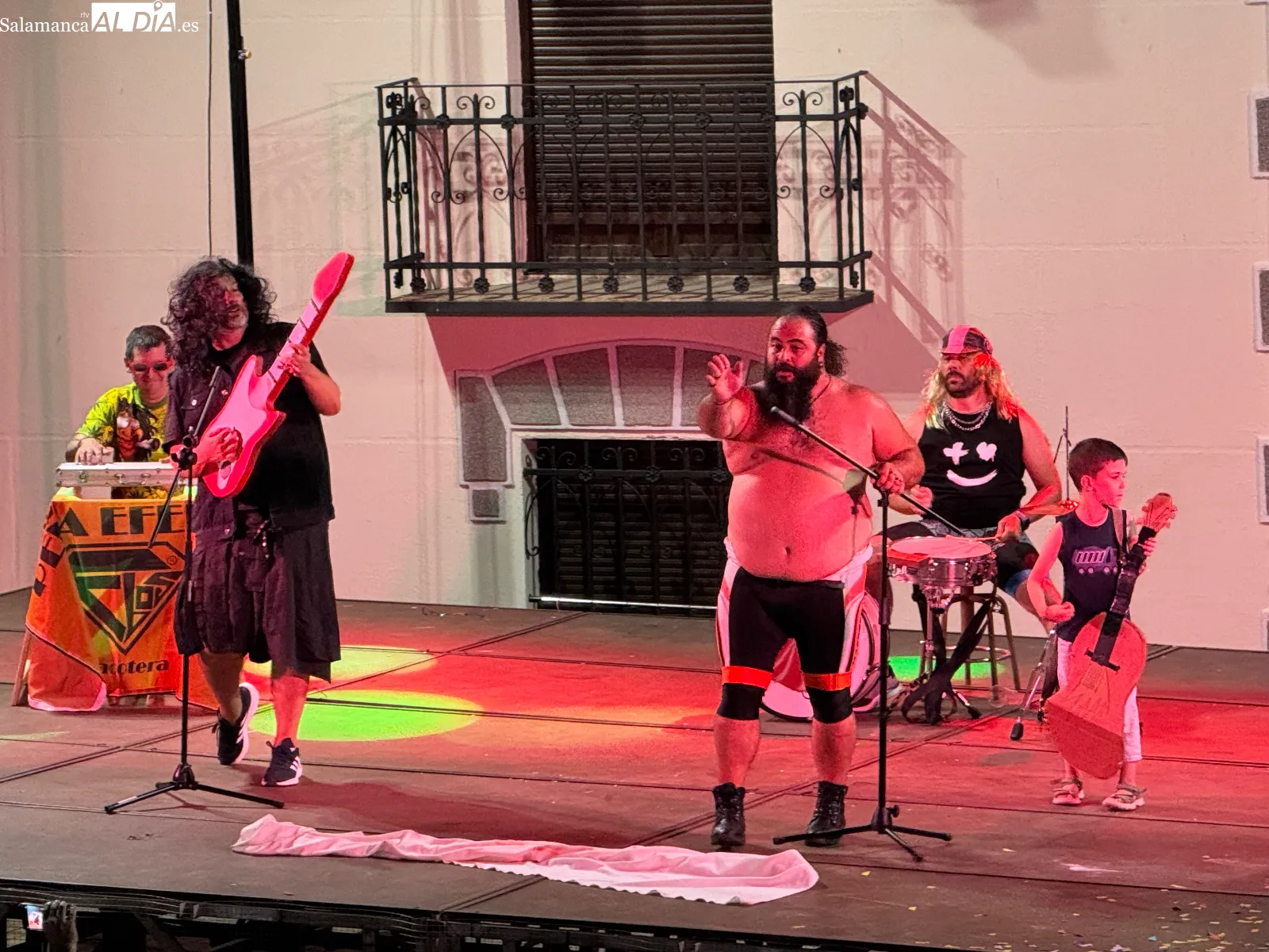 Foto 7 - Macotera canta, baila y disfruta con un multitudinario Concurso de Playback