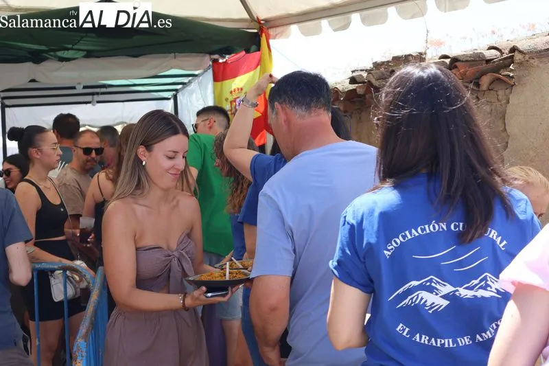 Foto 2 - La paella popular, el bingo y la fiesta del agua protagonizan el domingo festivo en Amatos de Alba