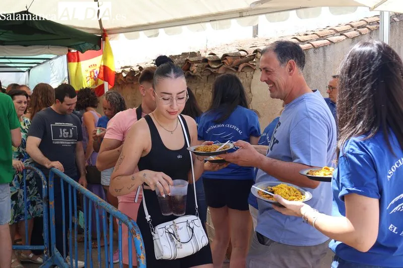 Foto 3 - La paella popular, el bingo y la fiesta del agua protagonizan el domingo festivo en Amatos de Alba