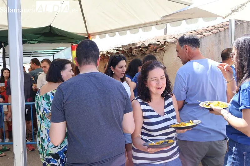 Foto 4 - La paella popular, el bingo y la fiesta del agua protagonizan el domingo festivo en Amatos de Alba