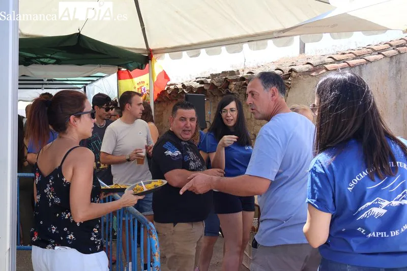 Foto 5 - La paella popular, el bingo y la fiesta del agua protagonizan el domingo festivo en Amatos de Alba
