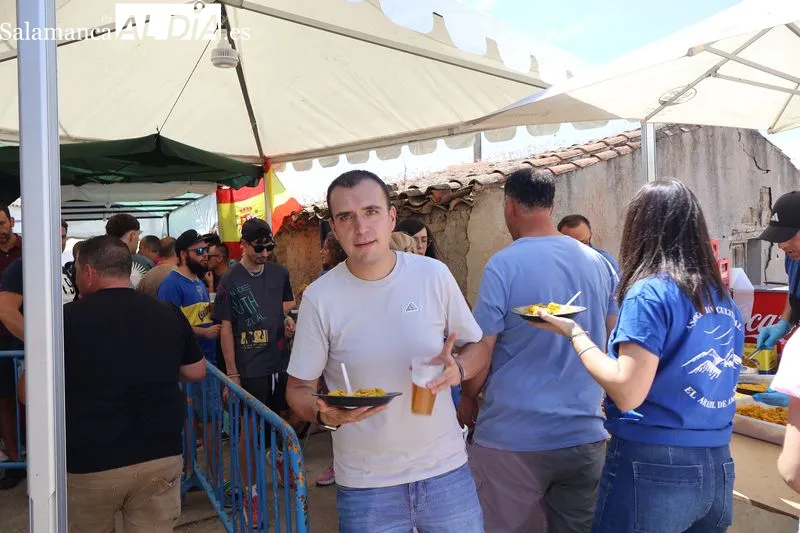 Foto 6 - La paella popular, el bingo y la fiesta del agua protagonizan el domingo festivo en Amatos de Alba