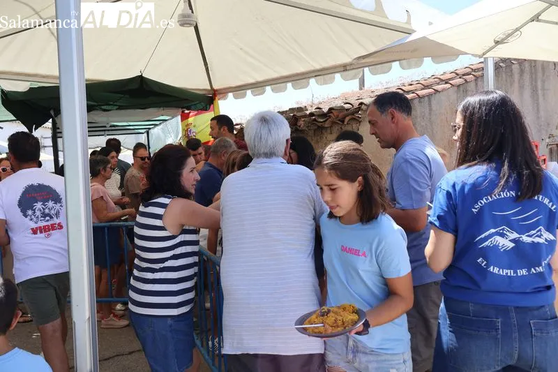 Foto 9 - La paella popular, el bingo y la fiesta del agua protagonizan el domingo festivo en Amatos de Alba