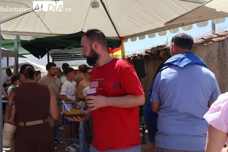 Foto 18 - La paella popular, el bingo y la fiesta del agua protagonizan el domingo festivo en Amatos de Alba